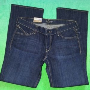 "The Diva Bootcut" 10S NWT